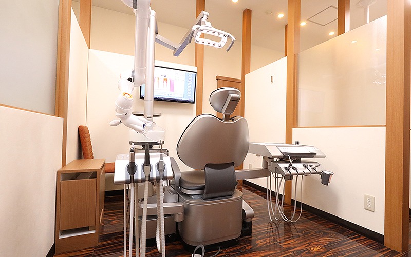日本矯正歯科学会の認定医による歯並び改善治療